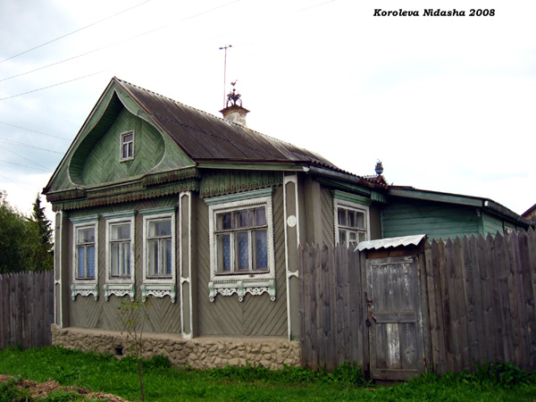 металлодекорирование дома: конек и флюгер в Судогодском районе Владимирской области фото vgv