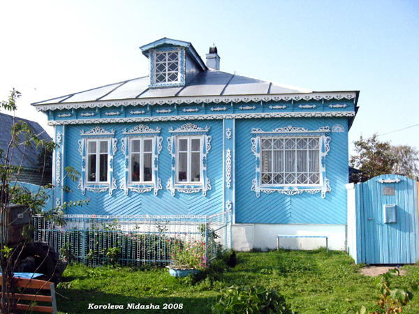 деревянные наличники и слуховое окно в Судогодском районе Владимирской области фото vgv
