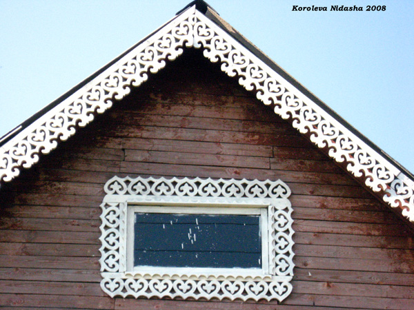 деревянные наличники и резьба по картнизу дома в Судогодском районе Владимирской области фото vgv