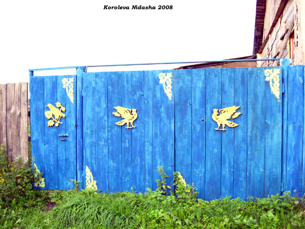птички на воротах в Судогодском районе Владимирской области фото vgv