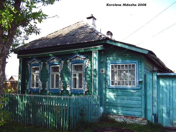 деревянные резные наличники дома 30 на улице Гоголя в Судогодском районе Владимирской области фото vgv