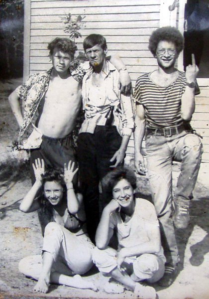 Бобылев Владимир Николаевич с ребятами из лагеря Солнечная поляна 1986-87 гг. в Судогодском районе Владимирской области фото vgv