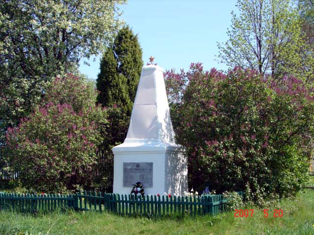 памятник погибшим в ВОВ в Даниловке в Судогодском районе Владимирской области фото vgv