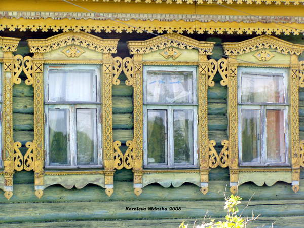 Деревянные наличники в д.Карпово в Судогодском районе Владимирской области фото vgv