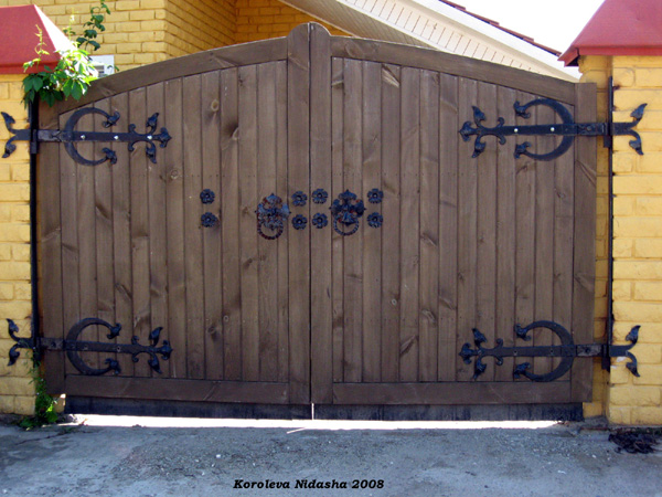 красивые ворота дома 5 на улице Иванова Гора в Суздальском районе Владимирской области фото vgv