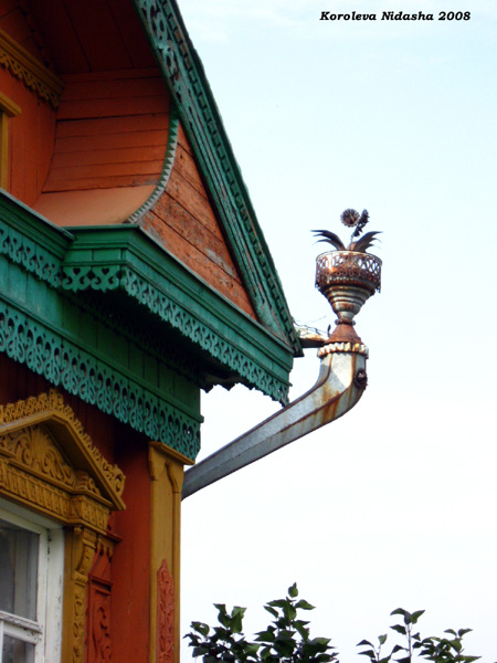 декоративные водосточные трубы дома 5 на Торговой площади в Суздальском районе Владимирской области фото vgv