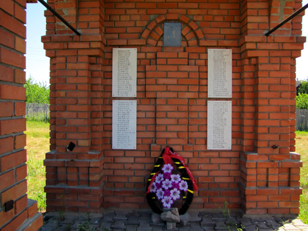 Памятник жителям села Янево погибшим в ВОВ в Суздальском районе Владимирской области фото vgv