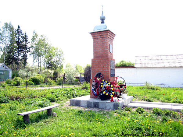 Памятник воинам с. Выпово, погибшим на полях сражений в Суздальском районе Владимирской области фото vgv