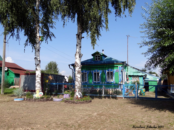 Декоративно оформленный фасад дома в с.Добрынское в Суздальском районе Владимирской области фото vgv