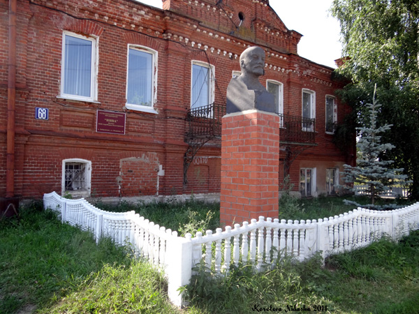 памятник В.И.Ленину в Добрынском в Суздальском районе Владимирской области фото vgv