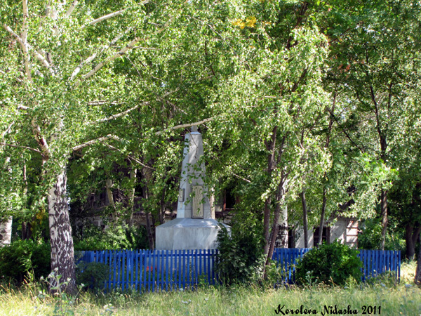 Памятник погибшим в ВОВ в селе Кистыш в Суздальском районе Владимирской области фото vgv
