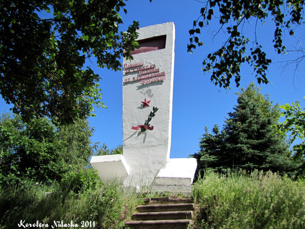 Памятник житемлям с.Клементьево погибшим в ВОВ в Суздальском районе Владимирской области фото vgv