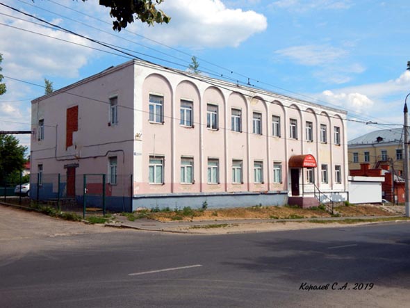 Вид дома 10 по улице Батурина до сноса в 2023 году во Владимире фото vgv