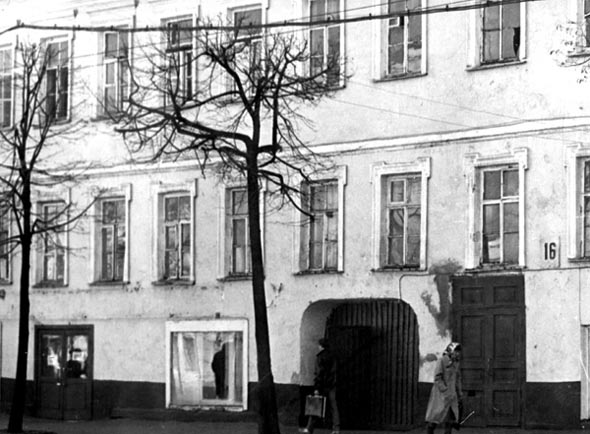 Дом N 16 по улице Большая Московская в 80-е годы XX века во Владимире фото vgv