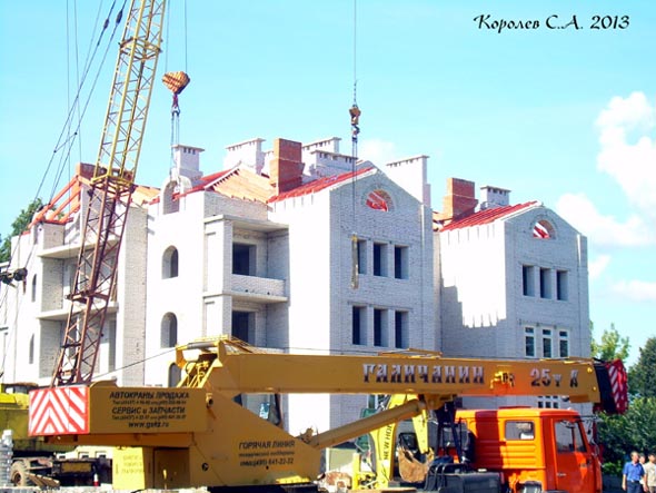 строительство жилого дома и торгово-офисного центра на ул.Большая Московская 71а 2012-2014 гг. во Владимире фото vgv