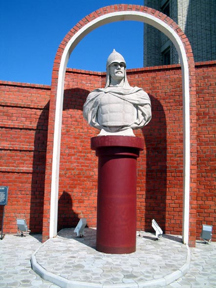 памятник Александру Невскому во Владимире фото vgv