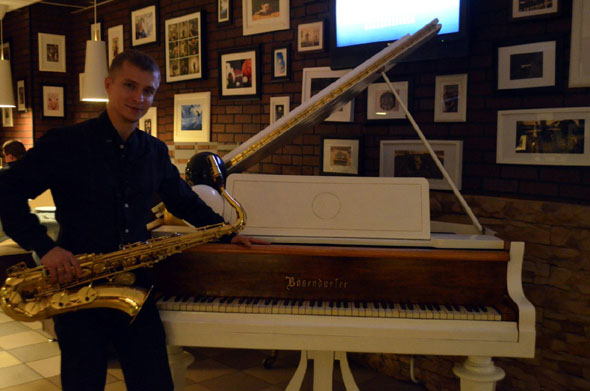 Джаз кафе «Белый рояль» на Девической 2а во Владимире фото vgv