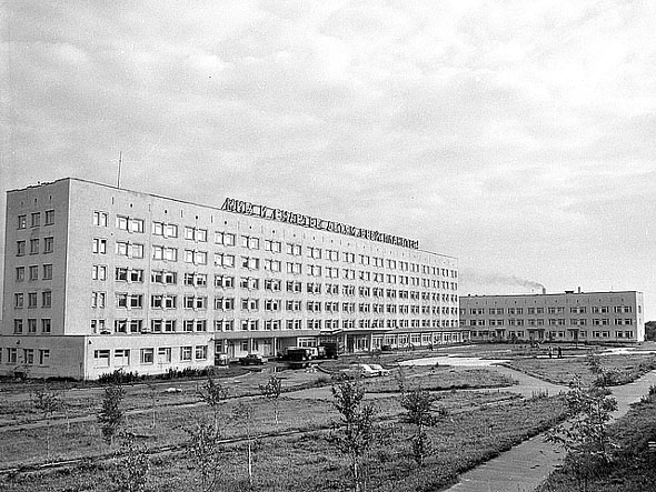 Здание областной детской больницы в 1977 году во Владимире фото vgv