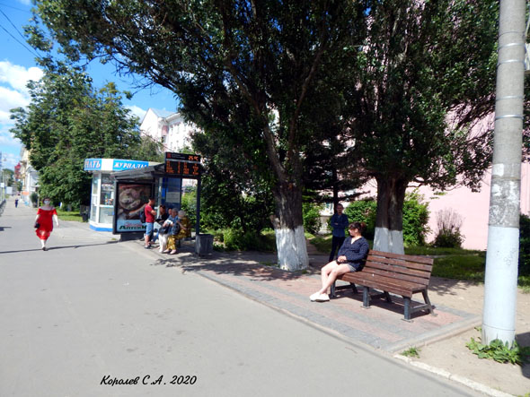 остановка «Золотые Ворота» - из центра  на Дворянской 5 во Владимире фото vgv