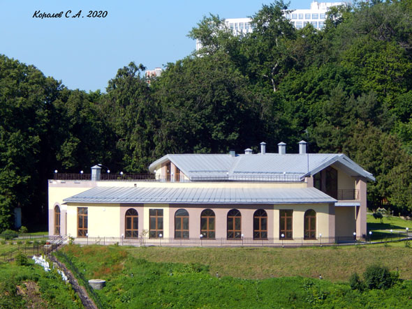 Конферец-зал станции юных натуралистов «Патриарший сад» во Владимире фото vgv