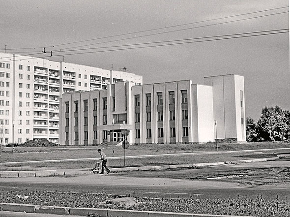 Вид дома 53 на проспекте Ленина в 80-е годы XX века во Владимире фото vgv