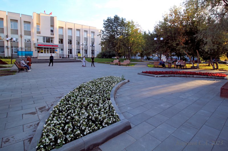 «Кутузовский сквер» на проспекте Ленина 53 во Владимире фото vgv