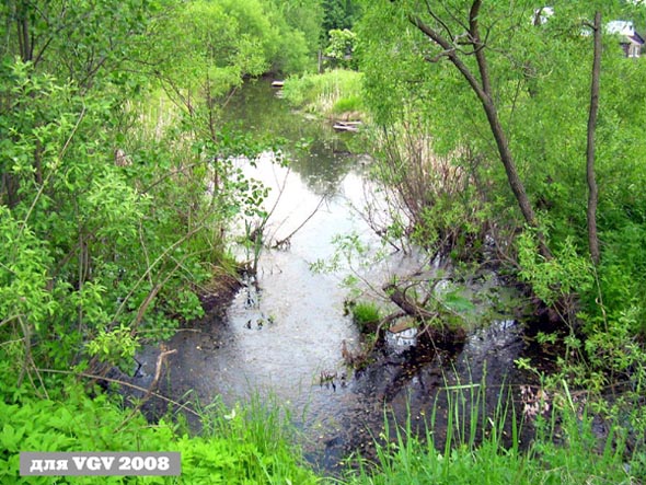 Река Белява в Уварово протекает между улицами Малая Сторонка и Центральная во Владимире фото vgv