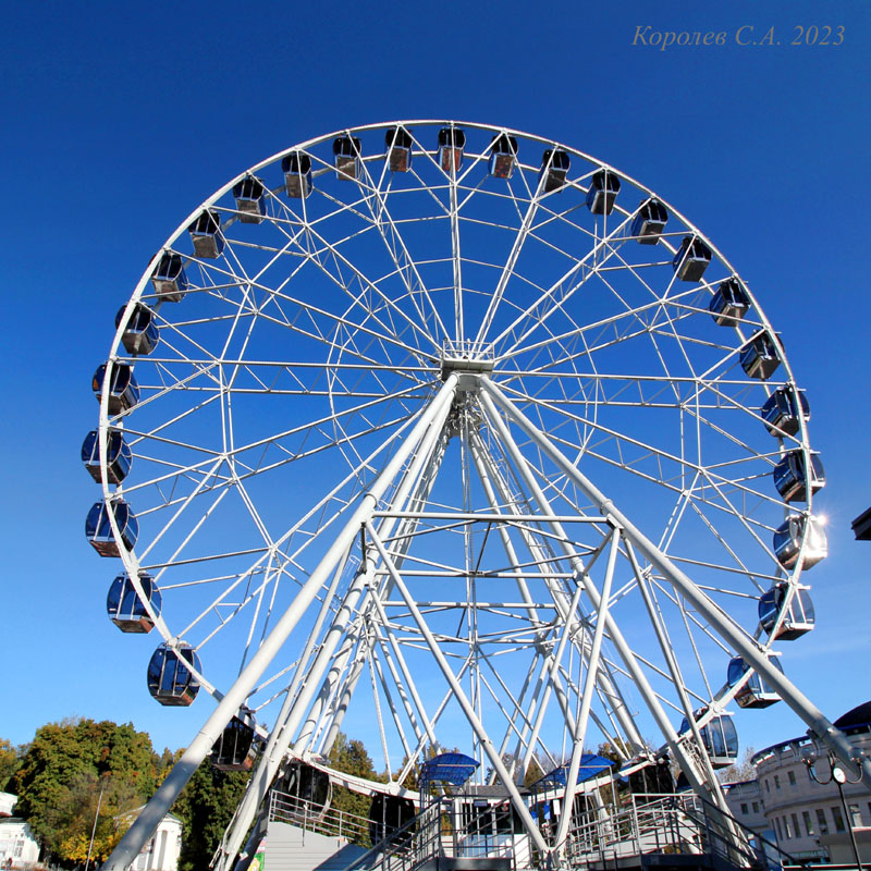 Колесо обозрения «Небо 33» в Центральном парке на Мира 36б во Владимире фото vgv