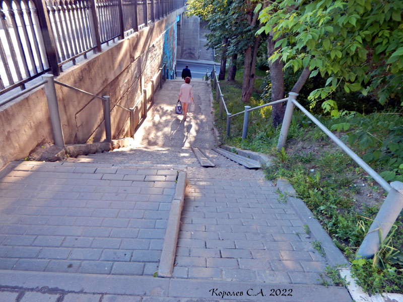 лестница к остановке Соборная площадь на Муромском направлении во Владимире фото vgv