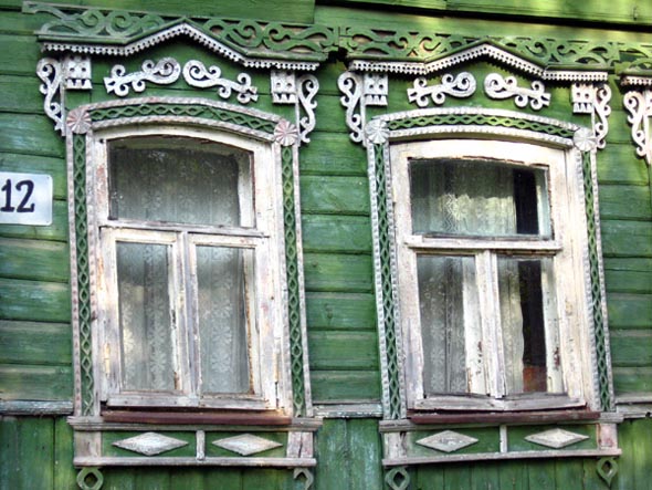 Резные деревянные наличники дома 12 на улице Покровской села Мосина во Владимире фото vgv