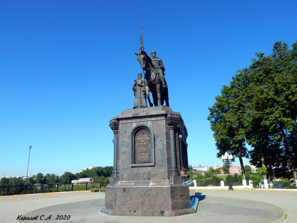 памятник князю Владимиру и святителю Федору во Владимире фото vgv