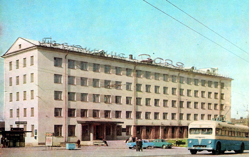 Гостиница «Заря» на фото 1963 и 1965 гг. во Владимире фото vgv