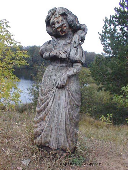 Резные деревянные скульптурные композиции в Загородном парке во Владимире фото vgv