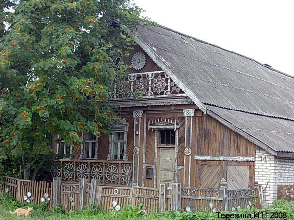 Необыкновенно красивый фасад дома 34 по ул. Мира в Вязниковском районе Владимирской области фото vgv