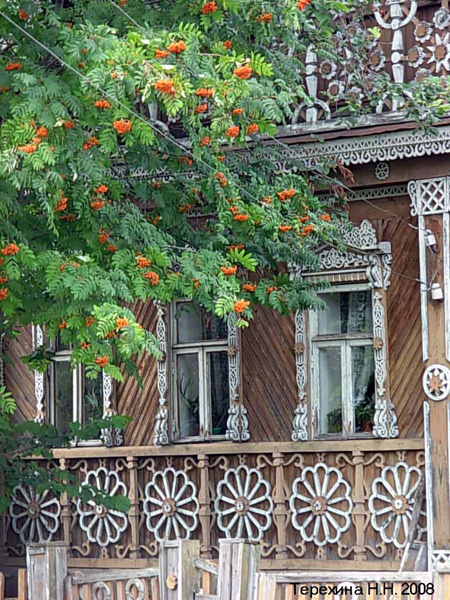 Необыкновенно красивый фасад дома 34 по ул. Мира в Вязниковском районе Владимирской области фото vgv