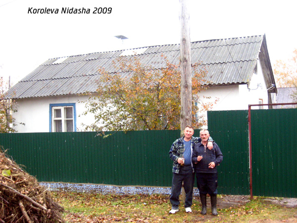 Мужички около дома в Юрьев Польском районе Владимирской области фото vgv