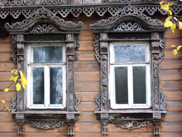 деревянные резные наличники на улице Артиллерийская дом 14 в Юрьев Польском районе Владимирской области фото vgv