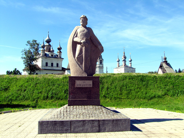 памятник основателю города Юрию Долгорукому в Юрьев Польском районе Владимирской области фото vgv
