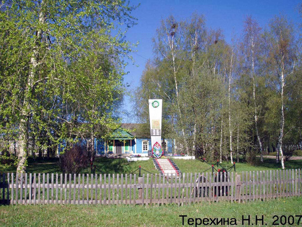 Памятник погибшим в ВОВ в Федоровском в Юрьев Польском районе Владимирской области фото vgv