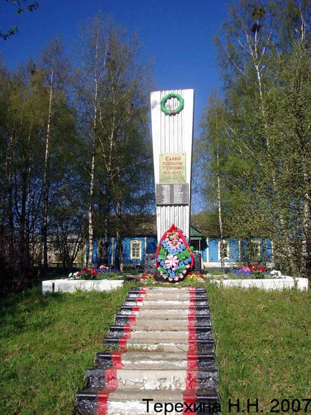 Памятник погибшим в ВОВ в Федоровском в Юрьев Польском районе Владимирской области фото vgv