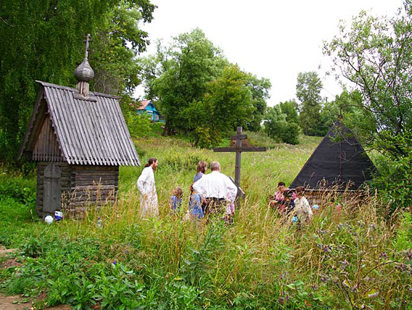 Источник преподобного Косьмы Яхромского - основателя монастыря в Юрьев Польском районе Владимирской области фото vgv