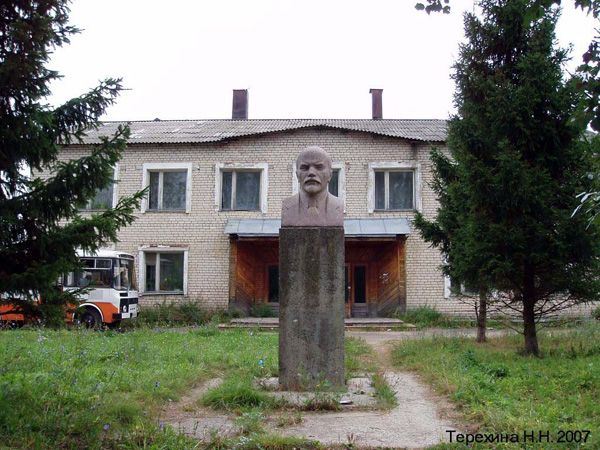 памятник В.И.Ленину на Тимирязева 2 в Гороховецком районе Владимирской области фото vgv