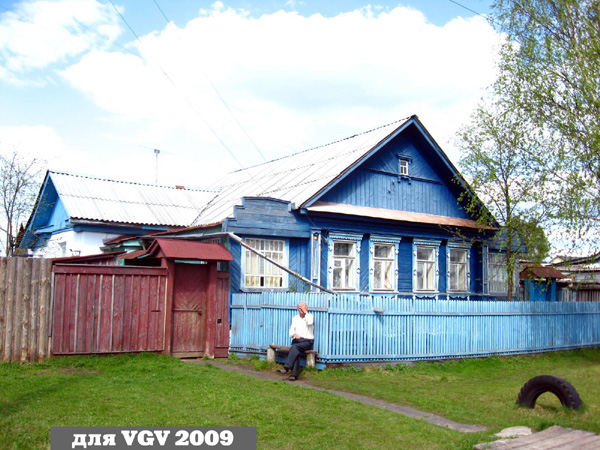 У своего дома на лавочке в Гусевском районе Владимирской области фото vgv