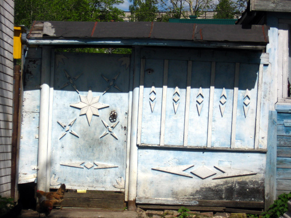 Декор ворот на Карла Либкнехта 19 в Гусевском районе Владимирской области фото vgv