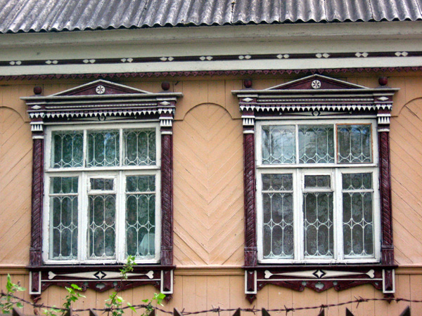 деревянные резные наличники на Минской 16 в Гусевском районе Владимирской области фото vgv
