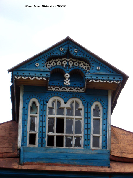 слуховое окно и резной фронтон в Камешковском районе Владимирской области фото vgv
