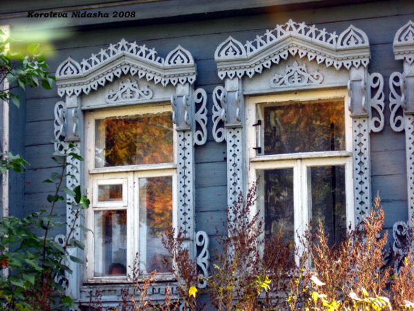 деревянные наличники дома 10 на улице 1-го Мая в Камешковском районе Владимирской области фото vgv