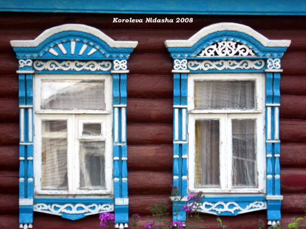 деревянные резные наличники дома 14 на улице Октябрьская в Камешковском районе Владимирской области фото vgv
