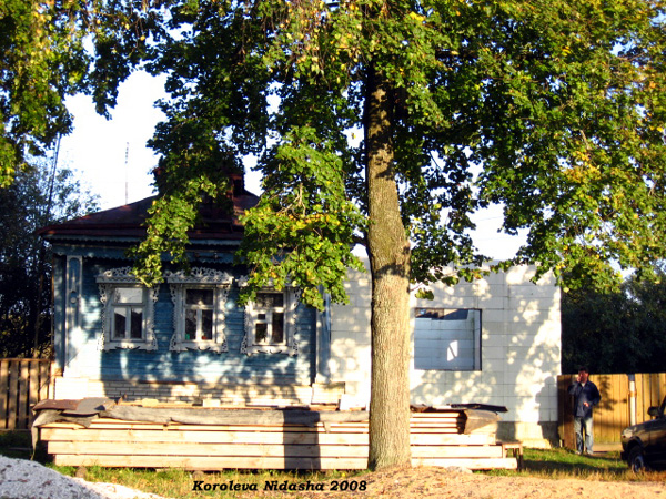 на фоне дома своего в Камешковском районе Владимирской области фото vgv
