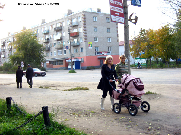 Прохожие ул. Свердлова сентябрь 2008г. в Камешковском районе Владимирской области фото vgv